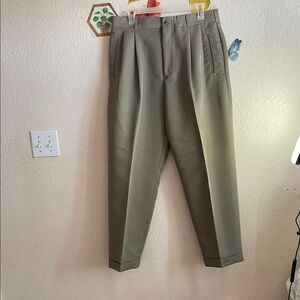 Haggar Green Dress Pants with Pleats and Full-Length Design